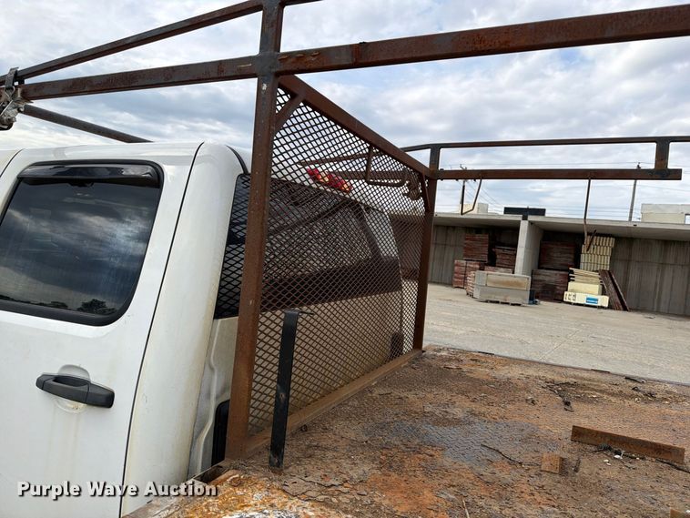 image for item EV7020 2012 GMC Sierra 3500HD Crew Cab flatbed pickup truck