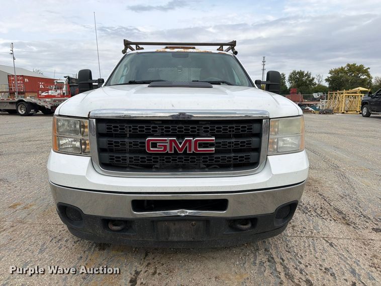 image for item EV7020 2012 GMC Sierra 3500HD Crew Cab flatbed pickup truck