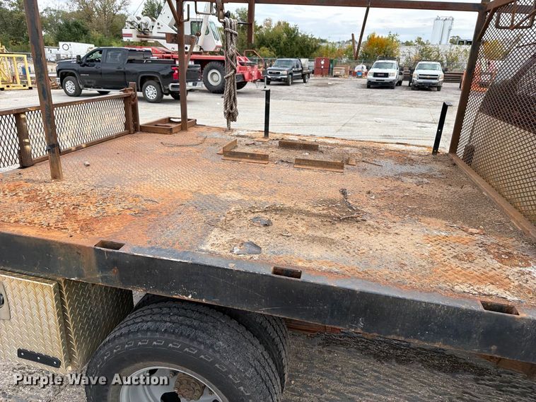 image for item EV7020 2012 GMC Sierra 3500HD Crew Cab flatbed pickup truck