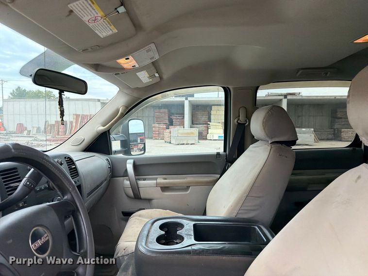 image for item EV7020 2012 GMC Sierra 3500HD Crew Cab flatbed pickup truck