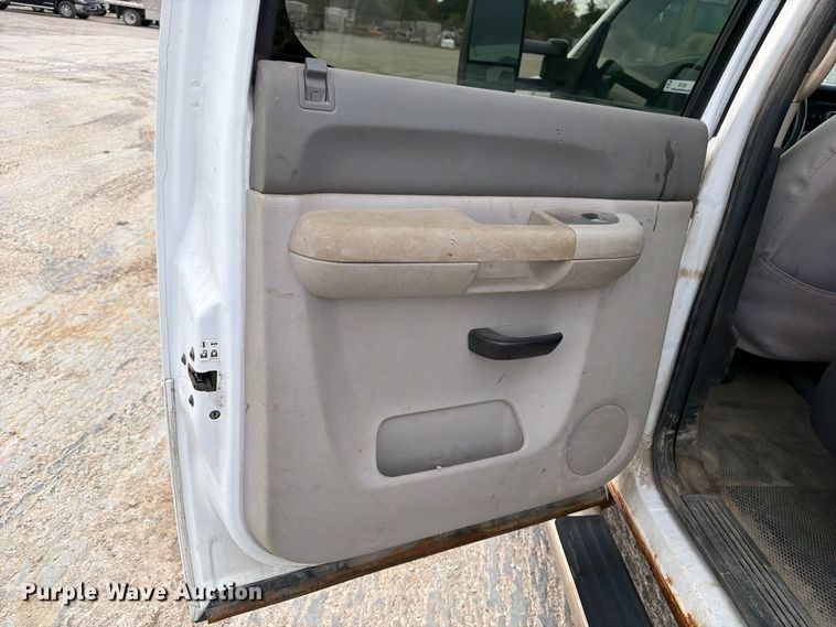 image for item EV7020 2012 GMC Sierra 3500HD Crew Cab flatbed pickup truck