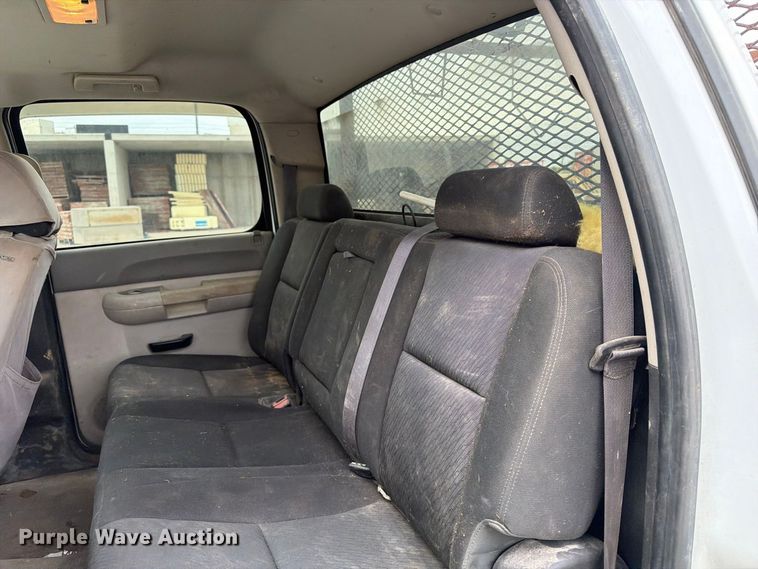image for item EV7020 2012 GMC Sierra 3500HD Crew Cab flatbed pickup truck
