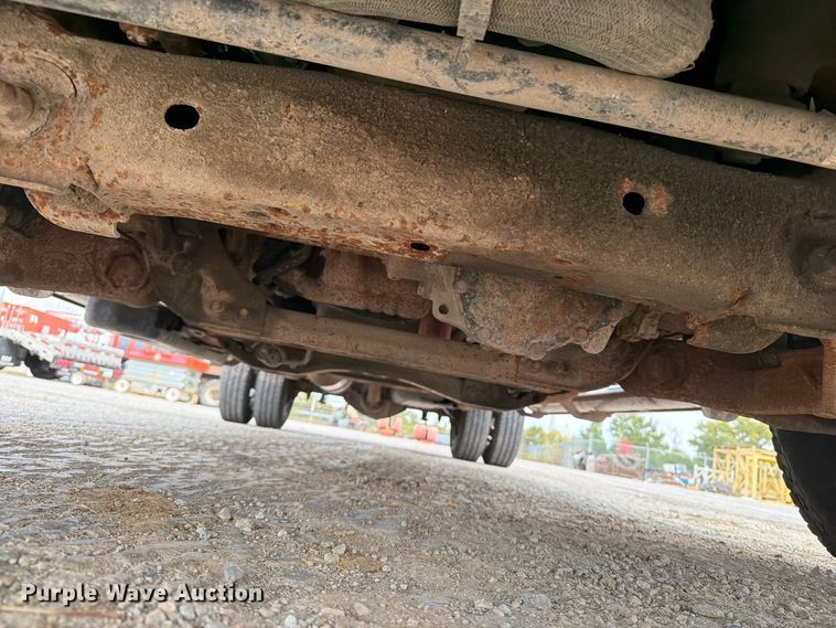 image for item EV7020 2012 GMC Sierra 3500HD Crew Cab flatbed pickup truck