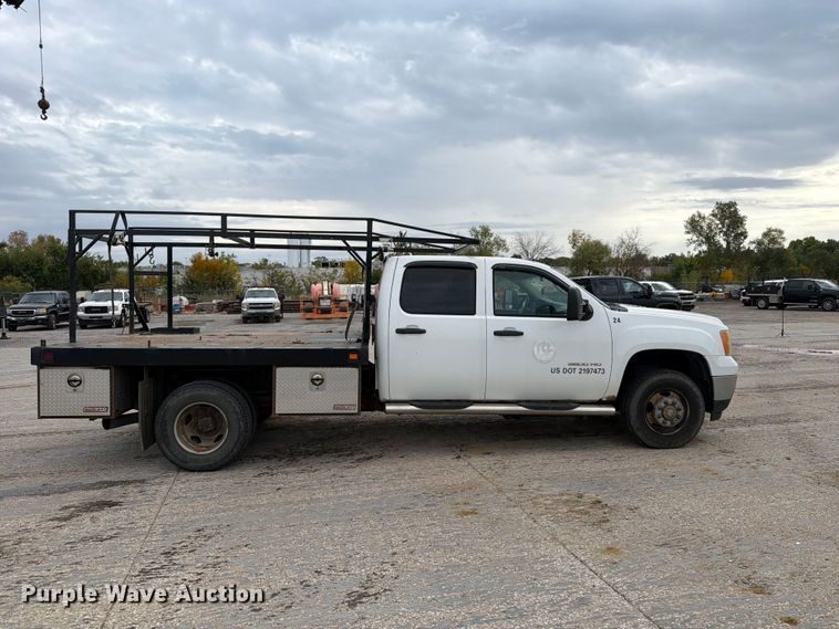 image for item EV7021 2013 GMC Sierra 3500HD Crew Cab flatbed pickup truck