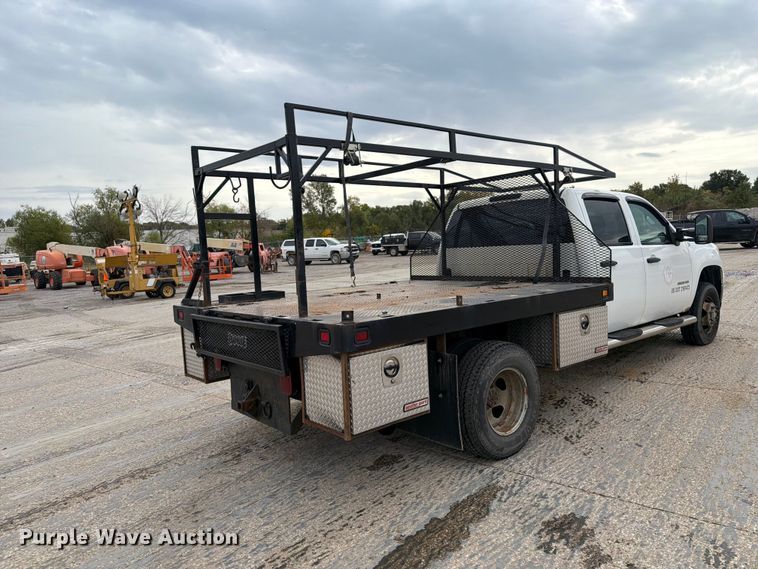 image for item EV7021 2013 GMC Sierra 3500HD Crew Cab flatbed pickup truck