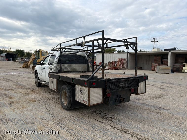 image for item EV7021 2013 GMC Sierra 3500HD Crew Cab flatbed pickup truck