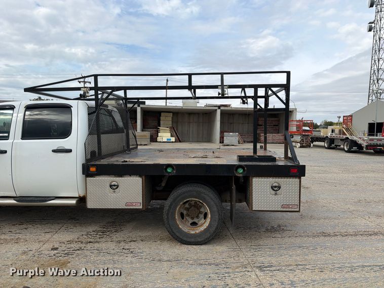 image for item EV7021 2013 GMC Sierra 3500HD Crew Cab flatbed pickup truck