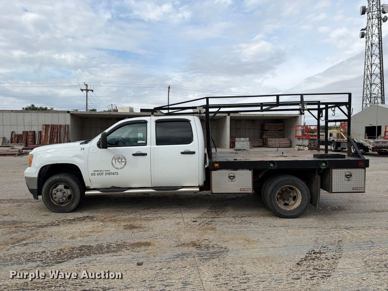 image for item EV7021 2013 GMC Sierra 3500HD Crew Cab flatbed pickup truck