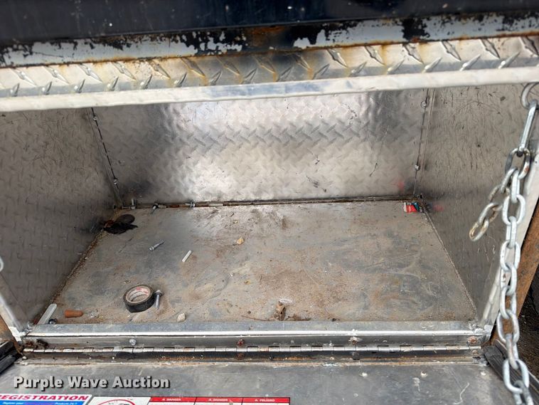 image for item EV7021 2013 GMC Sierra 3500HD Crew Cab flatbed pickup truck