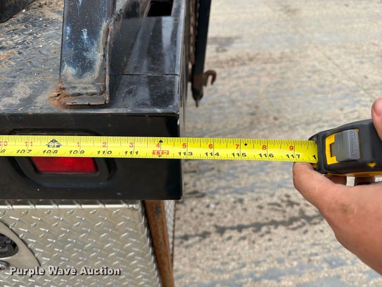 image for item EV7021 2013 GMC Sierra 3500HD Crew Cab flatbed pickup truck