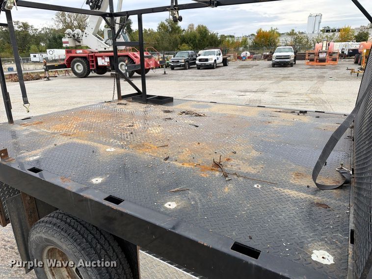 image for item EV7021 2013 GMC Sierra 3500HD Crew Cab flatbed pickup truck