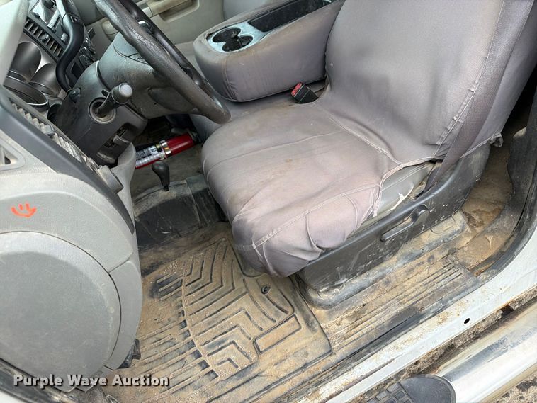 image for item EV7021 2013 GMC Sierra 3500HD Crew Cab flatbed pickup truck