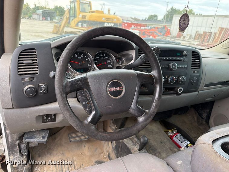 image for item EV7021 2013 GMC Sierra 3500HD Crew Cab flatbed pickup truck