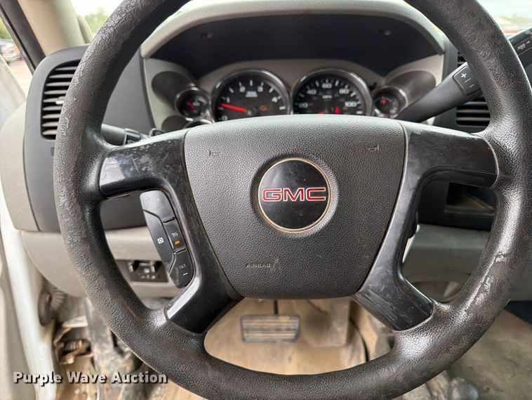 image for item EV7021 2013 GMC Sierra 3500HD Crew Cab flatbed pickup truck