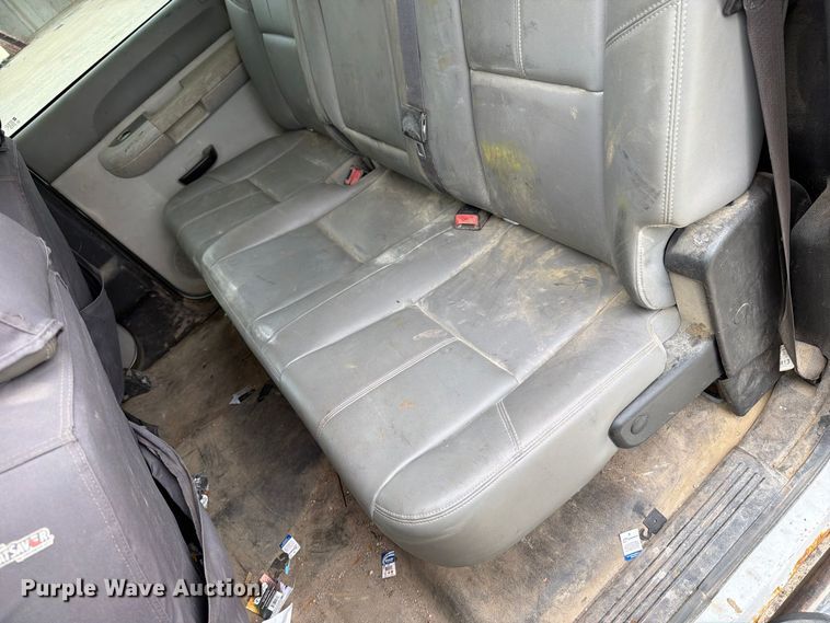 image for item EV7021 2013 GMC Sierra 3500HD Crew Cab flatbed pickup truck