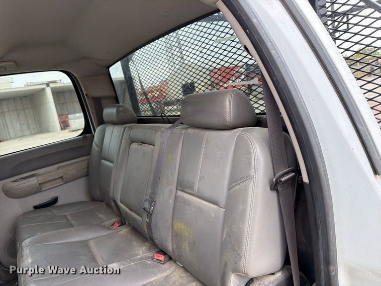 image for item EV7021 2013 GMC Sierra 3500HD Crew Cab flatbed pickup truck