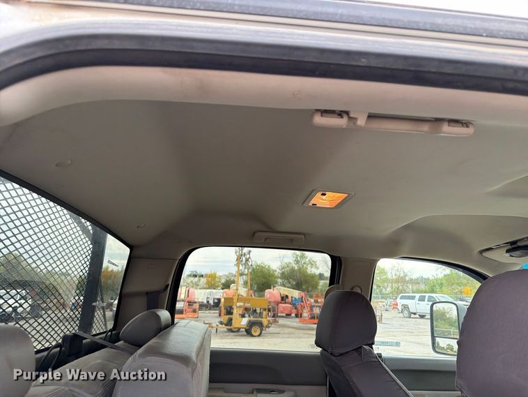 image for item EV7021 2013 GMC Sierra 3500HD Crew Cab flatbed pickup truck