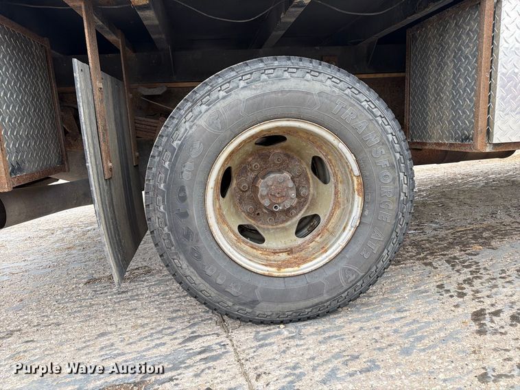 image for item EV7021 2013 GMC Sierra 3500HD Crew Cab flatbed pickup truck