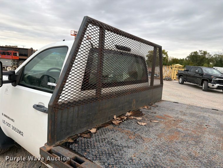 image for item EV7022 2009 Chevrolet Silverado 3500HD flatbed pickup truck