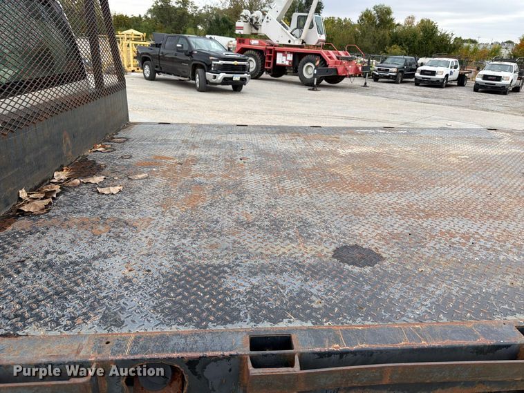 image for item EV7022 2009 Chevrolet Silverado 3500HD flatbed pickup truck