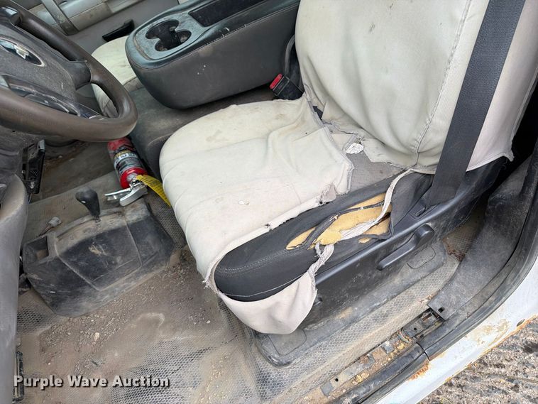 image for item EV7022 2009 Chevrolet Silverado 3500HD flatbed pickup truck