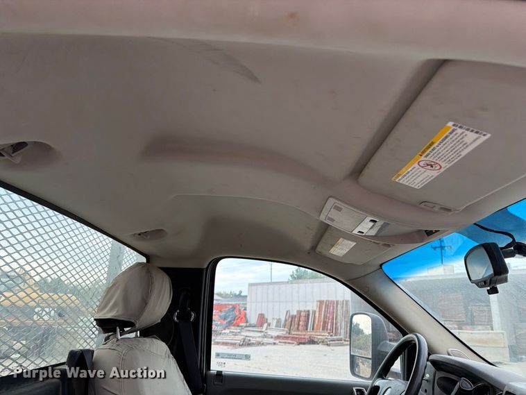 image for item EV7022 2009 Chevrolet Silverado 3500HD flatbed pickup truck