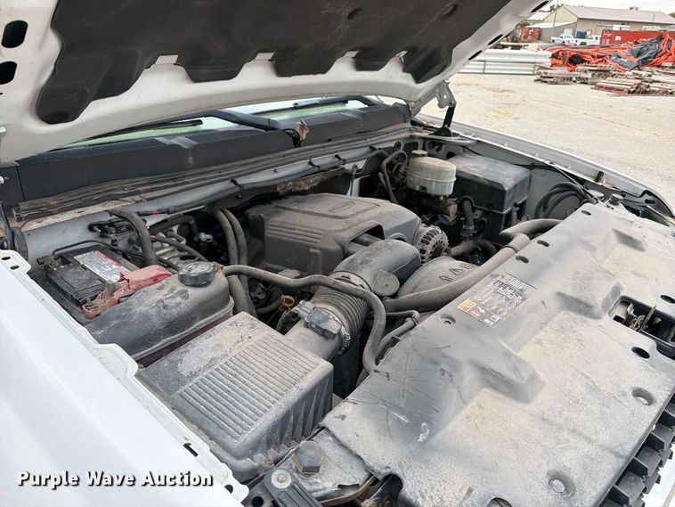 image for item EV7022 2009 Chevrolet Silverado 3500HD flatbed pickup truck