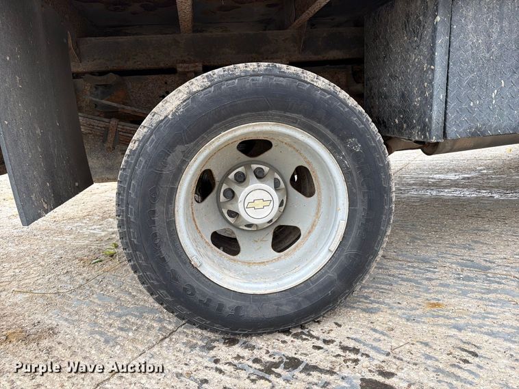 image for item EV7022 2009 Chevrolet Silverado 3500HD flatbed pickup truck