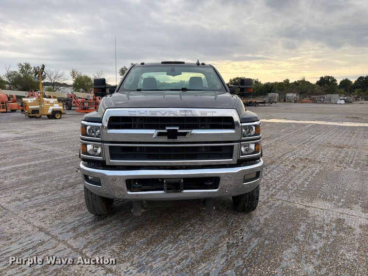 image for item EV7029 2021 Chevrolet Silverado 6500HD flatbed truck