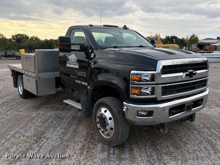 image for item EV7029 2021 Chevrolet Silverado 6500HD flatbed truck