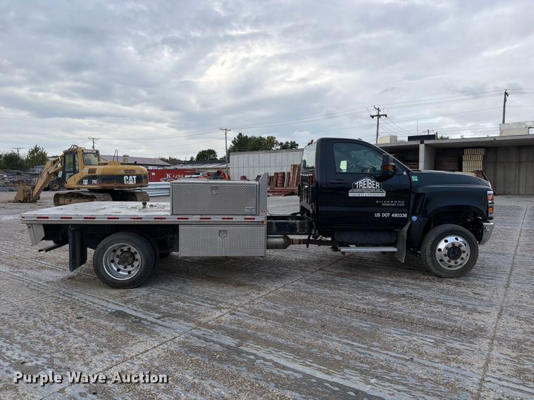 image for item EV7029 2021 Chevrolet Silverado 6500HD flatbed truck