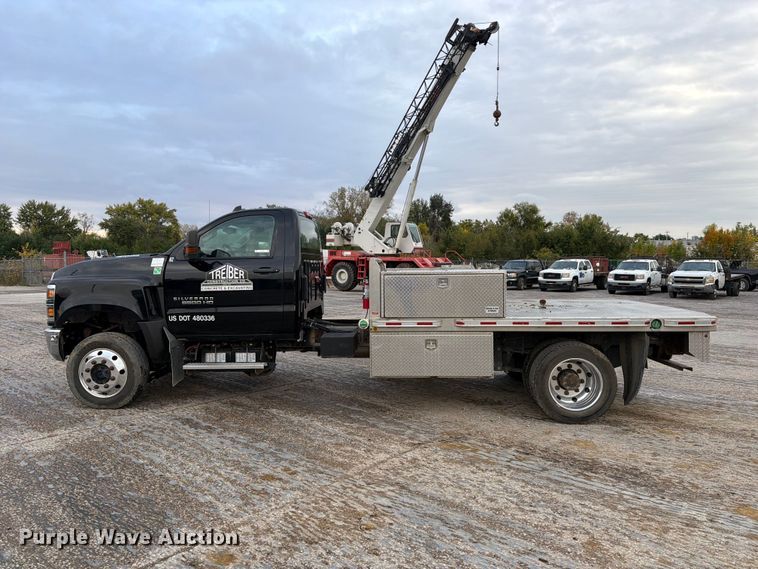 image for item EV7029 2021 Chevrolet Silverado 6500HD flatbed truck