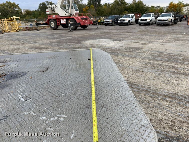 image for item EV7029 2021 Chevrolet Silverado 6500HD flatbed truck