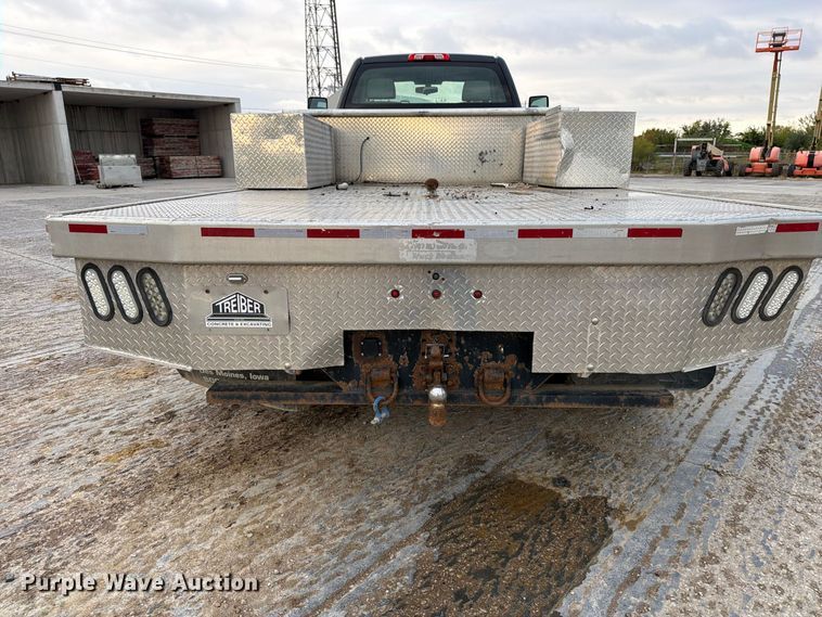 image for item EV7029 2021 Chevrolet Silverado 6500HD flatbed truck