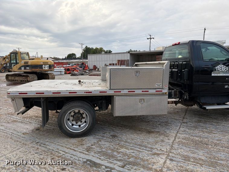 image for item EV7029 2021 Chevrolet Silverado 6500HD flatbed truck