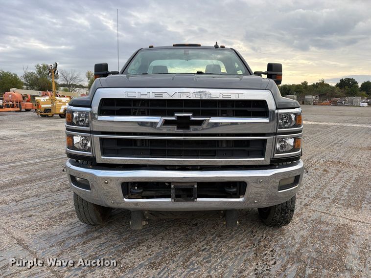 image for item EV7029 2021 Chevrolet Silverado 6500HD flatbed truck