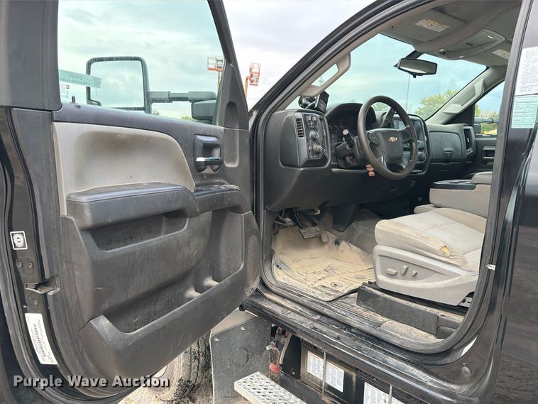 image for item EV7029 2021 Chevrolet Silverado 6500HD flatbed truck