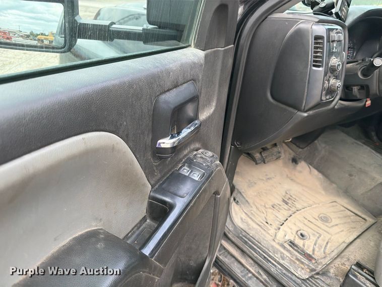 image for item EV7029 2021 Chevrolet Silverado 6500HD flatbed truck