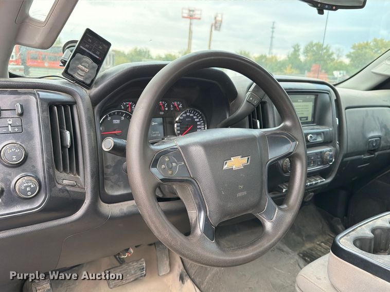 image for item EV7029 2021 Chevrolet Silverado 6500HD flatbed truck