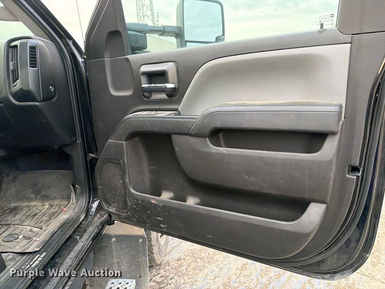 image for item EV7029 2021 Chevrolet Silverado 6500HD flatbed truck