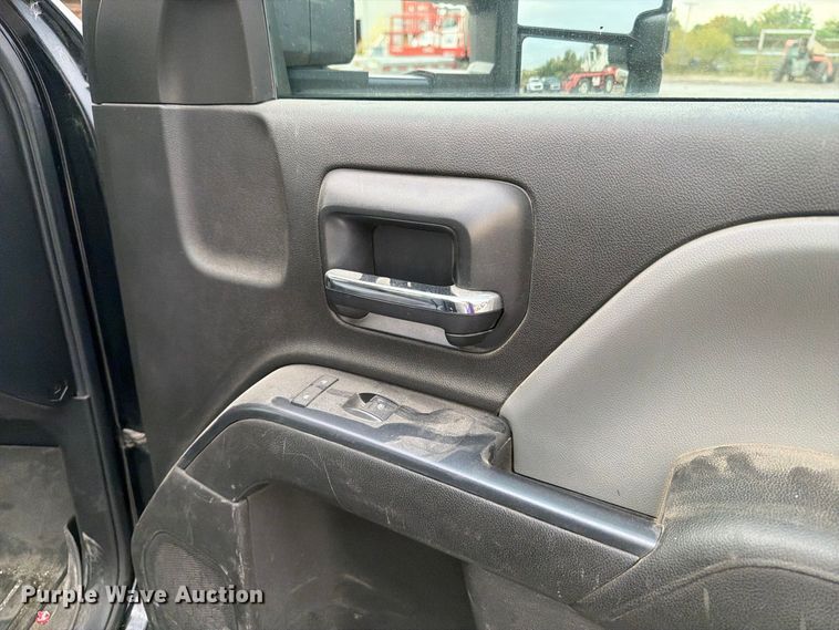 image for item EV7029 2021 Chevrolet Silverado 6500HD flatbed truck