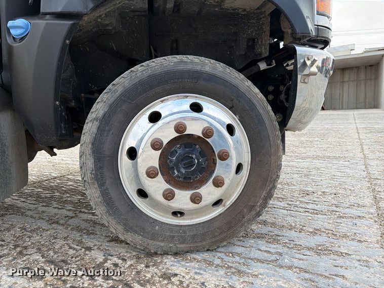 image for item EV7029 2021 Chevrolet Silverado 6500HD flatbed truck