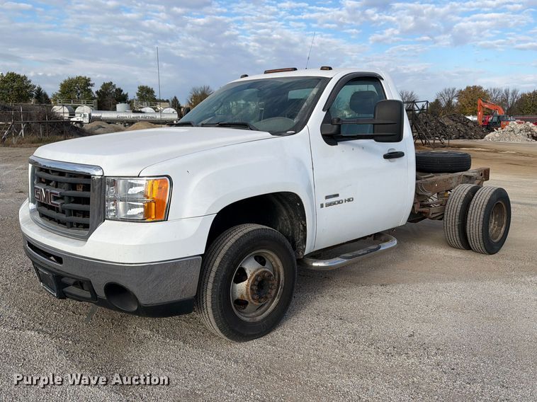 image for item EV7052 2008 GMC Sierra 3500HD pickup truck cab and chassis