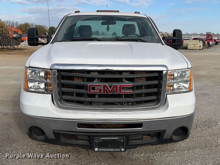 image for item EV7052 2008 GMC Sierra 3500HD pickup truck cab and chassis
