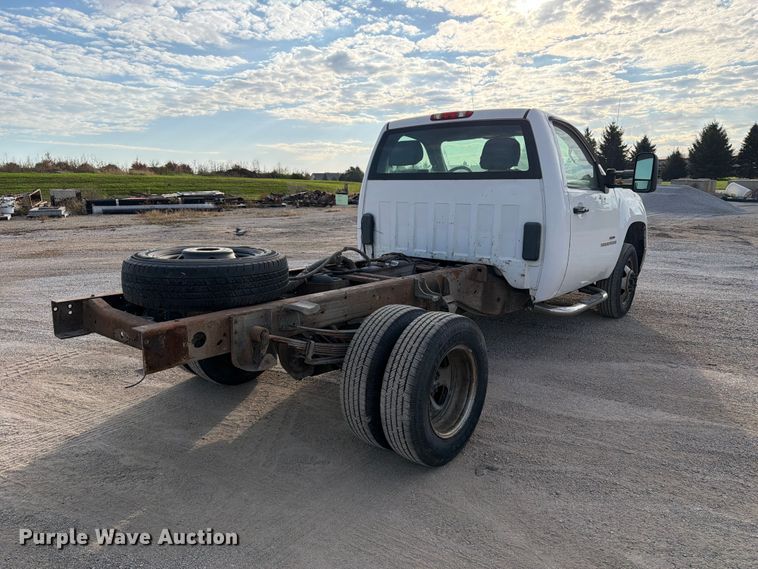 image for item EV7052 2008 GMC Sierra 3500HD pickup truck cab and chassis