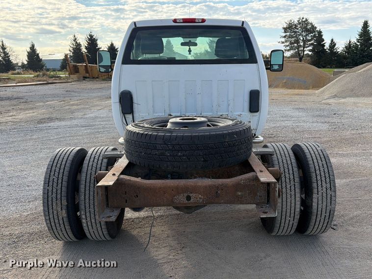 image for item EV7052 2008 GMC Sierra 3500HD pickup truck cab and chassis