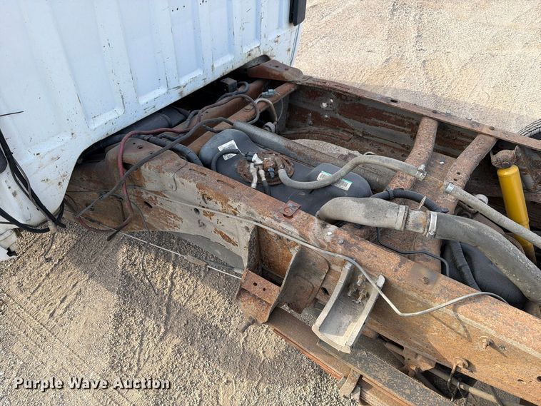 image for item EV7052 2008 GMC Sierra 3500HD pickup truck cab and chassis
