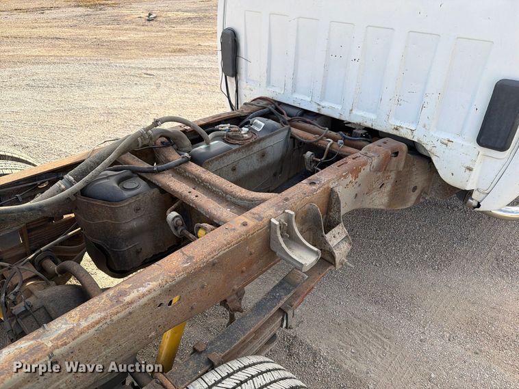 image for item EV7052 2008 GMC Sierra 3500HD pickup truck cab and chassis