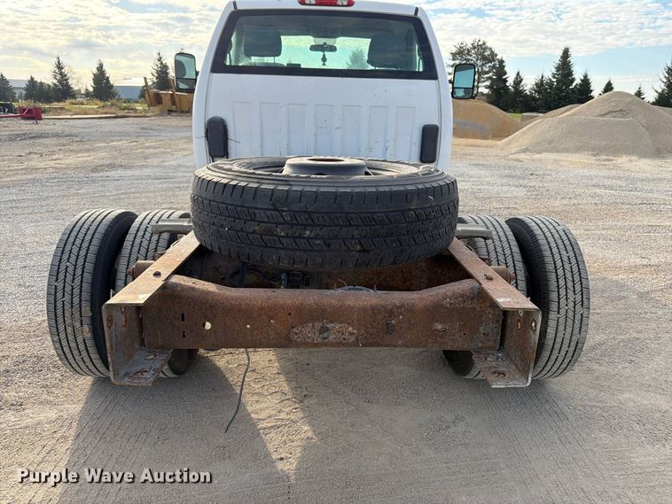image for item EV7052 2008 GMC Sierra 3500HD pickup truck cab and chassis