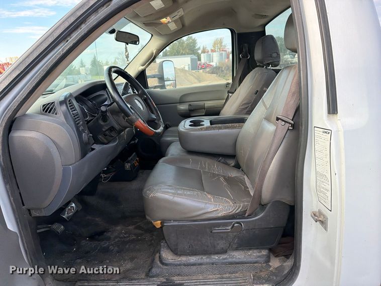 image for item EV7052 2008 GMC Sierra 3500HD pickup truck cab and chassis